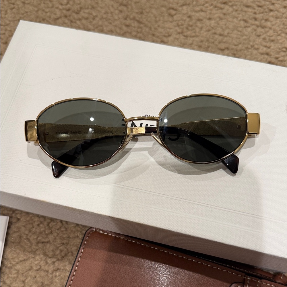 Celine Sunglasses with Brown Case - Picture 7 of 9